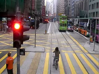 出前配達の自転車 - 香港トラム